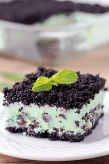 Mint Chocolate Chip Frozen Dessert – Oreo layer, mint, chocolate chips filling, all topped with Oreo crumbs make this dessert amazing. This frozen, refreshing mint dessert is so easy to prepare