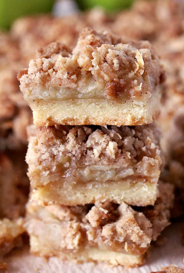 Easy Apple Crisp Bars - Crunchy And Juicy Dessert At The Same Time