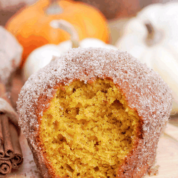 Cinnamon Sugar Pumpkin Muffins – these soft, juicy, moist pumpkin muffins, that are covered with cinnamon and light brown sugar, make a perfect fall breakfast. This is a quick and easy recipe for all pumpkin fans.