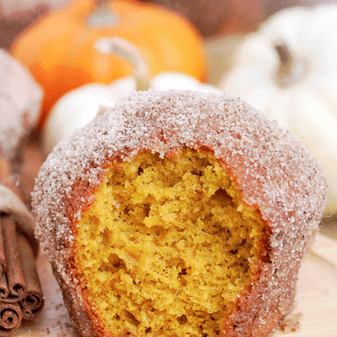 Cinnamon Sugar Pumpkin Muffins – these soft, juicy, moist pumpkin muffins, that are covered with cinnamon and light brown sugar, make a perfect fall breakfast. This is a quick and easy recipe for all pumpkin fans.