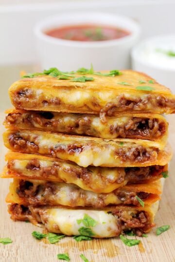 Easy Cheesy Ground Beef Quesadillas - you will love this easy dinner recipe, especially if you are a fan of Mexican comfort food. These tortillas filled with two types of melted cheese and juicy, ground beef filling, seasoned and cooked in a frying pan are so quick and easy to prepare and their taste is amazing.