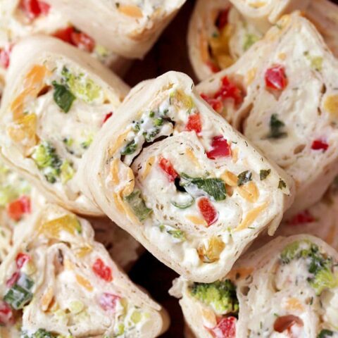 Vegetable Tortilla Roll Ups is a quick and easy starter and perfect party bites, made of tortillas filled with cream cheese, mayo, sour cream, spices, cheddar cheese, mozzarella and vegetables, rolled and sliced. These delicious bites that are perfect for every occasion will be loved by all those who prefer quick and easy recipes.