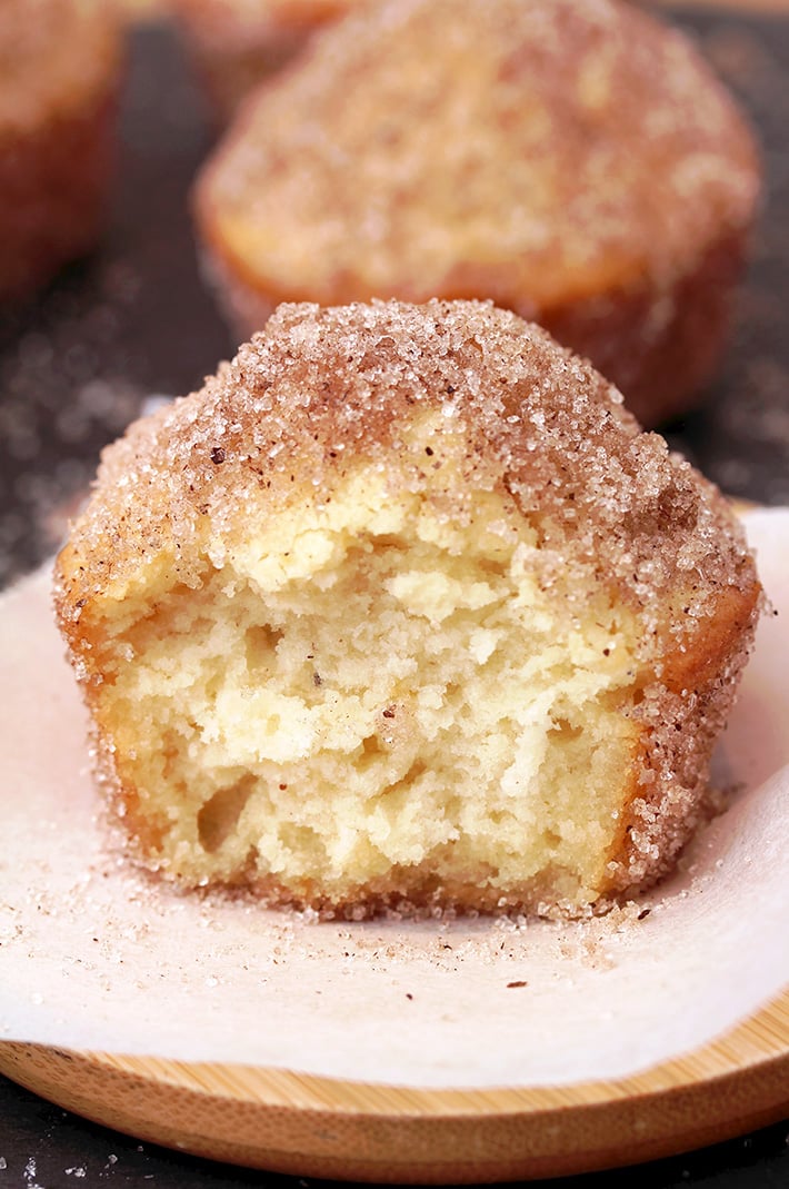 French Breakfast Puffs – these soft vanilla muffins, dipped into butter and coated with sugar and cinnamon are quick and delicious – in a word perfect breakfast. They’re great choice for Christmas breakfast or brunch , too.