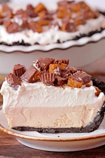 Frozen Peanut Butter Cup Pie – Oreo crust, creamy peanut butter layer, whipped cream layer, topped with chopped Reese’s peanut butter cups will be a pleasant surprise for all peanut butter fans. This frozen pie is quick and easy to prepare and it’s a real refreshment for hot summer days. However, I like to make it all year round.