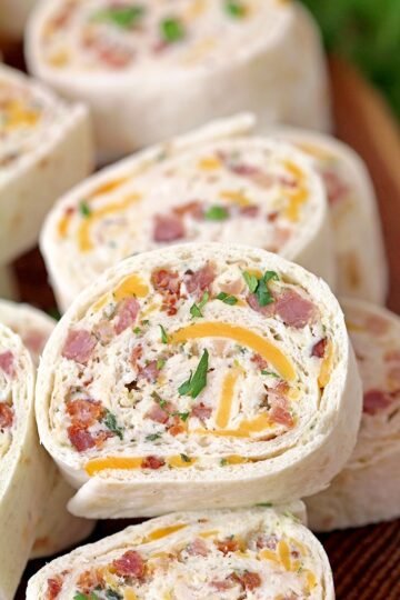 Crack Chicken Tortilla Roll Ups – is a light and tasty appetizer, perfect for every occasion. You will surely enjoy the amazing taste of these bites. Tortillas filled with cream cheese, cheddar cheese, bacon, chicken and ranch mix, are rolled, then sliced into bites and they are a perfect choice for Game Day.