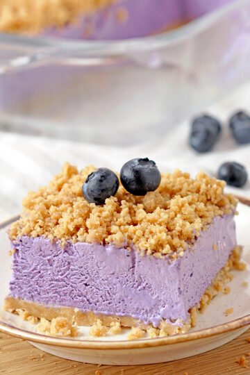 Easy Frozen Blueberry Dessert – a perfect spring and summer dessert for all blueberry fans. This refreshing, creamy, frozen dessert made with fresh blueberries and a crunchy graham cracker layer, topped with graham cracker crumbs is very quick and easy to prepare.