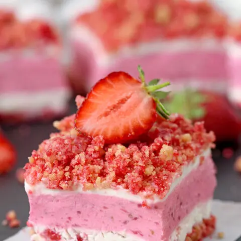 Strawberry Crunch Frozen Dessert – super quick and easy dessert, perfect for hot summer days. Strawberry crunch as the base layer and topping with creamy frozen strawberry filling – what a combination!