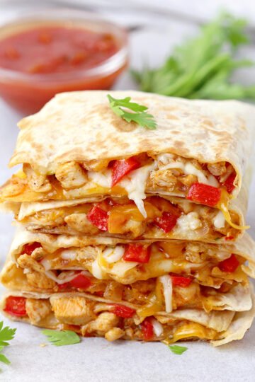 Easy Cheesy Chicken Quesadillas – this Mexican dish is so easy to make and it’s a perfect meal that can be prepared in no time! It can be a quick go-to lunch or a weeknight dinner made from simple ingredients with perfect taste. Crunchy tortillas filled with juicy chicken with lots of melted cheddar cheese and mozzarella, as well as pepper, taco sauce and taco seasoning are so delicious.