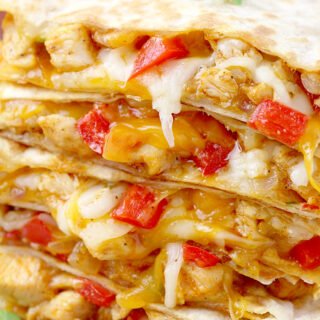 Easy Cheesy Chicken Quesadillas – this Mexican dish is so easy to make and it’s a perfect meal that can be prepared in no time! It can be a quick go-to lunch or a weeknight dinner made from simple ingredients with perfect taste. Crunchy tortillas filled with juicy chicken with lots of melted cheddar cheese and mozzarella, as well as pepper, taco sauce and taco seasoning are so delicious.