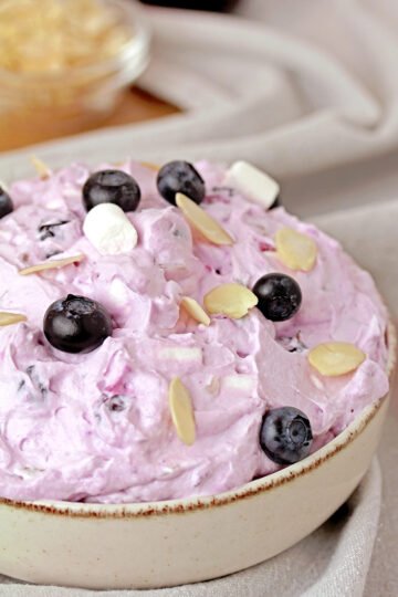 Blueberry Cheesecake Fluff Salad – quick and easy make – ahead dessert salad, made with 7 basic ingredients in 10 minutes is perfect for potluck, picnic, barbecue or holidays. It’s a cold, refreshing treat perfect for hot summer days.