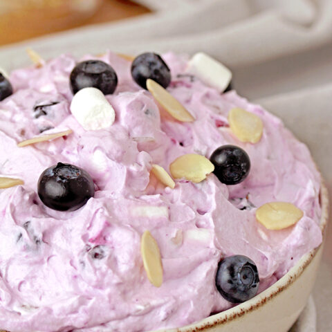 Blueberry Cheesecake Fluff Salad – quick and easy make – ahead dessert salad, made with 7 basic ingredients in 10 minutes is perfect for potluck, picnic, barbecue or holidays. It’s a cold, refreshing treat perfect for hot summer days.