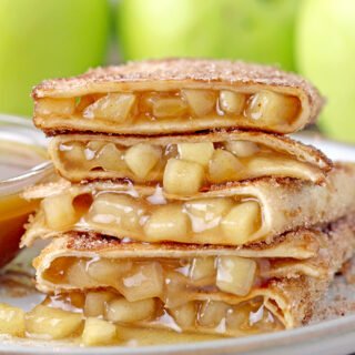 Apple Pie Quesadillas – crunchy cinnamon sugar tortillas filled with apple pie filling and caramel sauce, a quick and easy recipe with only 6 ingredients. Serve them with a scoop of vanilla ice – cream or whipped topping and you’ll enjoy every bite – they’re sooo delicious.
