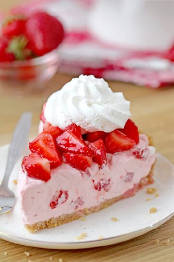 This Strawberry Cheesecake is an easy cake with cream cheese and whipped cream, filled with strawberry sauce on graham cracker crust, topped with fresh, juicy strawberries and whipped topping. I love preparing no bake dessert recipes, it takes less time to make them and I don’t have to turn the oven on - perfect for warm days. 