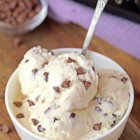 Bailey's Chocolate Chip Ice Cream - it takes only 10 minutes to prepare this decadent homemade no churn ice-cream with Bailey’s and chocolate chips. It’s creamy and perfect for hot summer days, as well as special occasions like St. Patrick's day or even Christmas. 