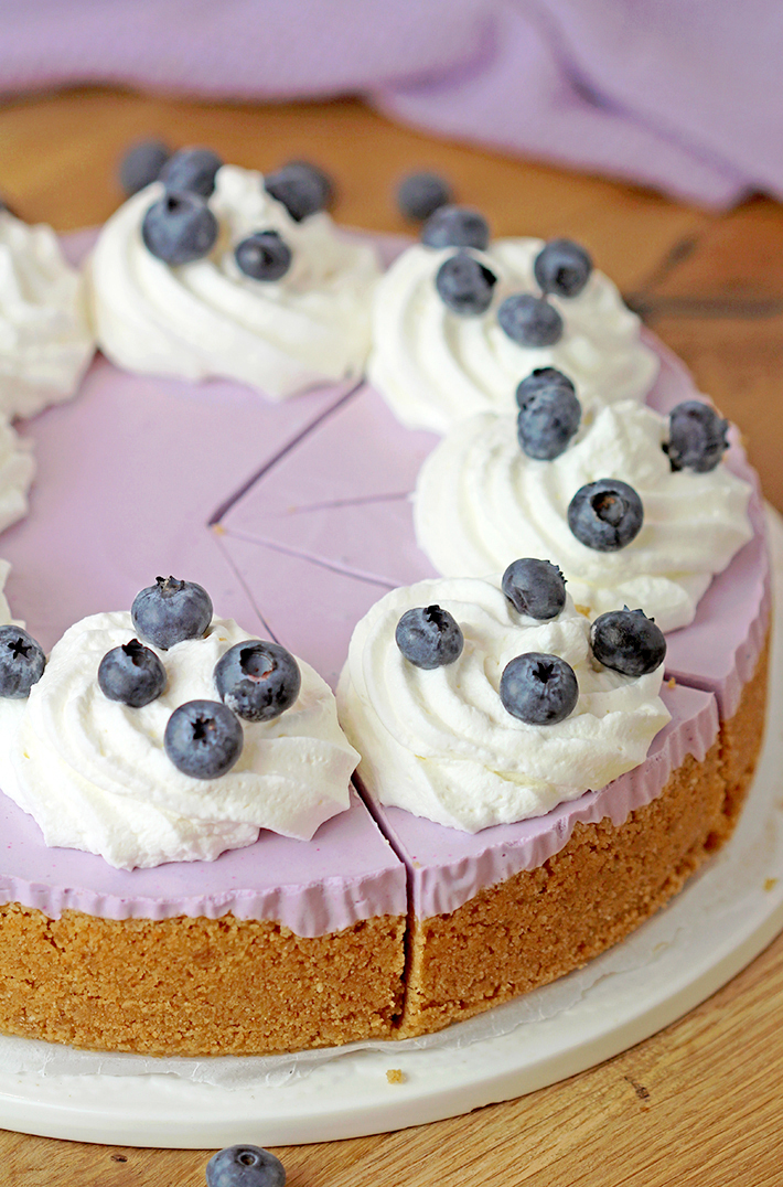 he Easiest Blueberry Cheesecake - this no bake recipe with graham cracker layer and  creamy cheesecake with blueberry Jell-O is quick to make and you’ll surely enjoy its incredible taste. Whenever you wish for a blueberry dessert and you don’t have any blueberries at hand, make this quick and easy cheesecake and enjoy every bite of it.