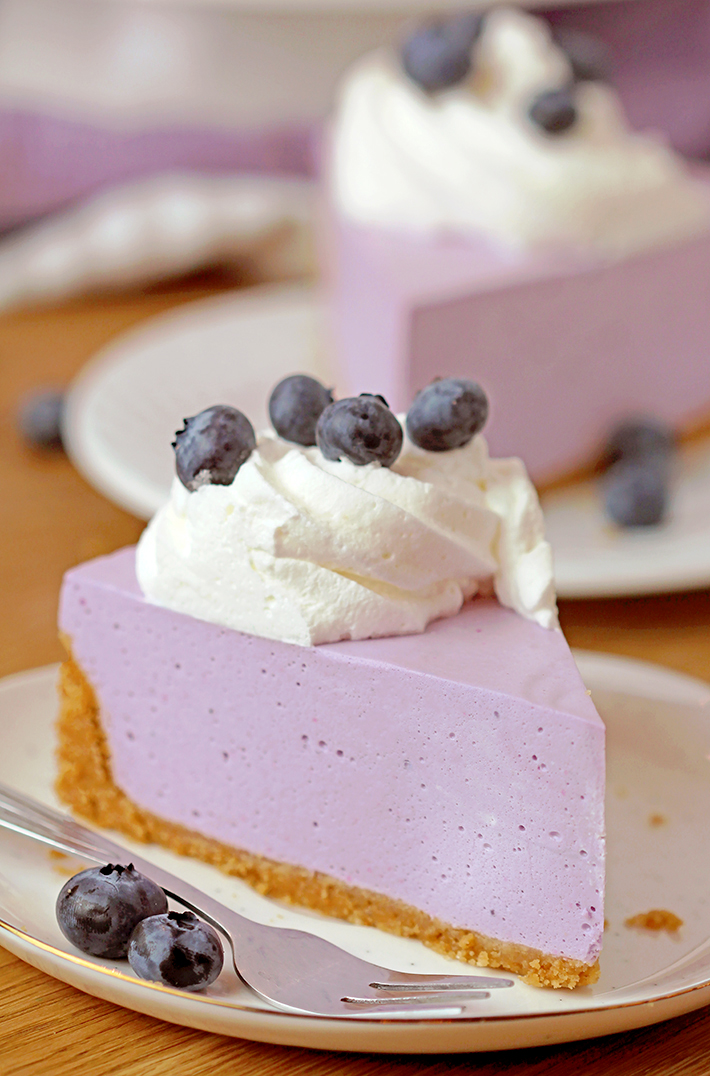 he Easiest Blueberry Cheesecake - this no bake recipe with graham cracker layer and  creamy cheesecake with blueberry Jell-O is quick to make and you’ll surely enjoy its incredible taste. Whenever you wish for a blueberry dessert and you don’t have any blueberries at hand, make this quick and easy cheesecake and enjoy every bite of it.