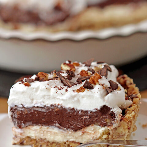 Arkansas Possum Pie - this easy southern pie with 4 layers is perfect for upcoming holidays. Prepare it for Thanksgiving and you’ll be pleasantly surprised.. Buttery pecan shortbread crust, cream cheese layer, decadent chocolate pudding layer topped with fluffy whipped cream, some more chocolate and pecans, in one word - perfection!