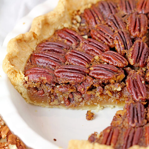 Easy Maple Honey Pecan Pie - flaky, buttery crust, gooey maple honey brown butter filling, crunchy toasted pecans mmmm this pie has to be made for Thanksgiving.