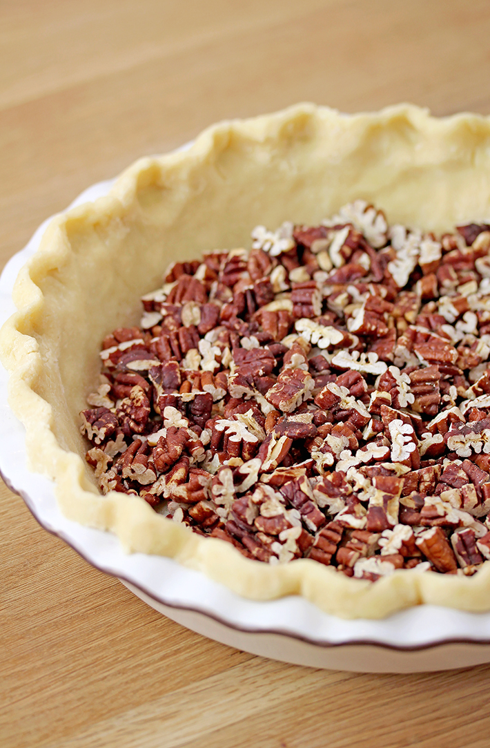 Easy Maple Honey Pecan Pie – flaky, buttery crust, gooey maple honey brown butter filling, crunchy toasted pecans mmmm this pie has to be made for Thanksgiving.