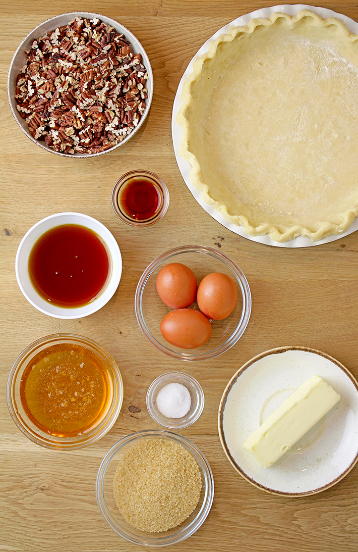 Easy Maple Honey Pecan Pie - flaky, buttery crust, gooey maple honey brown butter filling, crunchy toasted pecans mmmm this pie has to be made for Thanksgiving.