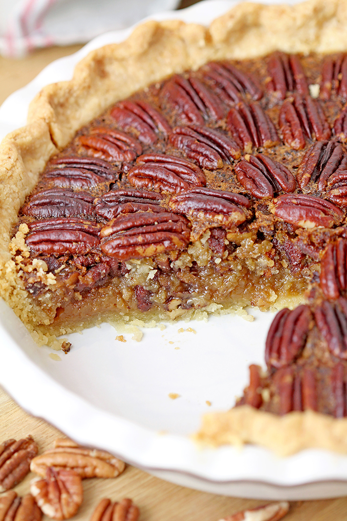 Easy Maple Honey Pecan Pie - flaky, buttery crust, gooey maple honey brown butter filling, crunchy toasted pecans mmmm this pie has to be made for Thanksgiving.