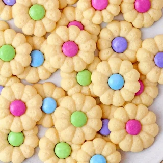 These buttery Easter Spritz Cookies are easy to make and will win you over at the first bite. These cookies are simple to prepare, and their colors and shapes perfectly complement the Easter atmosphere. Spritz cookies are popular worldwide because of their simplicity, crispy texture, and rich flavor.