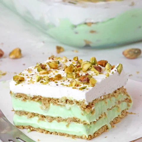 This Pistachio Icebox Cake is a super quick and easy recipe made with layers of graham crackers, instant pistachio pudding filling, and whipped topping in between. It’s topped with whipped topping and chopped pistachios. Made with just 5 simple ingredients in only 10 minutes, it’s perfect when you don’t have much time but want a delicious treat!