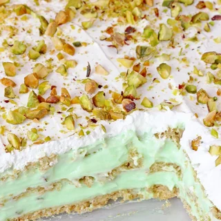 This Pistachio Icebox Cake is a super quick and easy recipe made with layers of graham crackers, instant pistachio pudding filling, and whipped topping in between. It’s topped with whipped topping and chopped pistachios. Made with just 5 simple ingredients in only 10 minutes, it’s perfect when you don’t have much time but want a delicious treat!