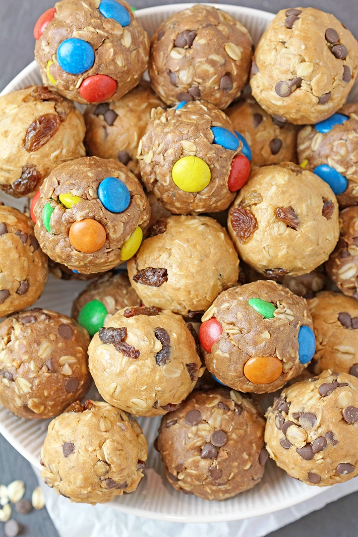 These quick and healthy no-bake protein balls made with oats, peanut butter, honey and protein powder are the perfect everyday snack. Recharge with homemade protein balls made from natural ingredients and two delicious protein flavors - vanilla and chocolate.