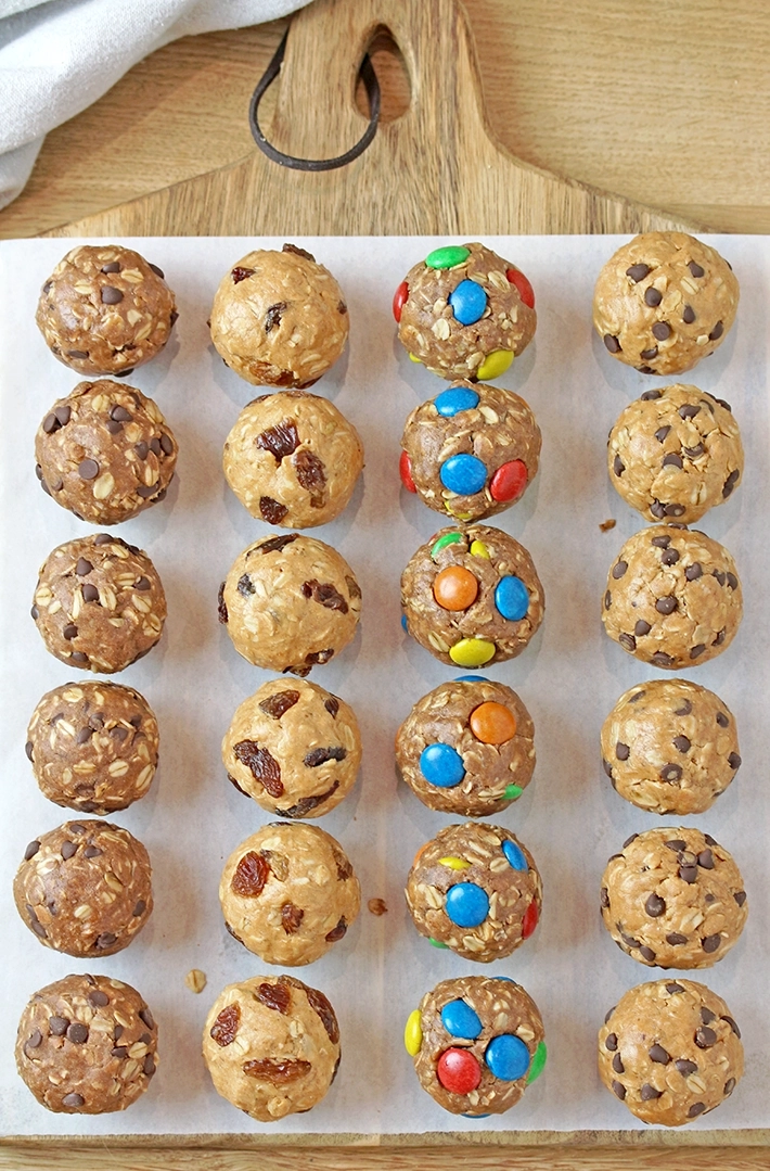 These quick and healthy no-bake protein balls made with oats, peanut butter, honey and protein powder are the perfect everyday snack. Recharge with homemade protein balls made from natural ingredients and two delicious protein flavors - vanilla and chocolate.