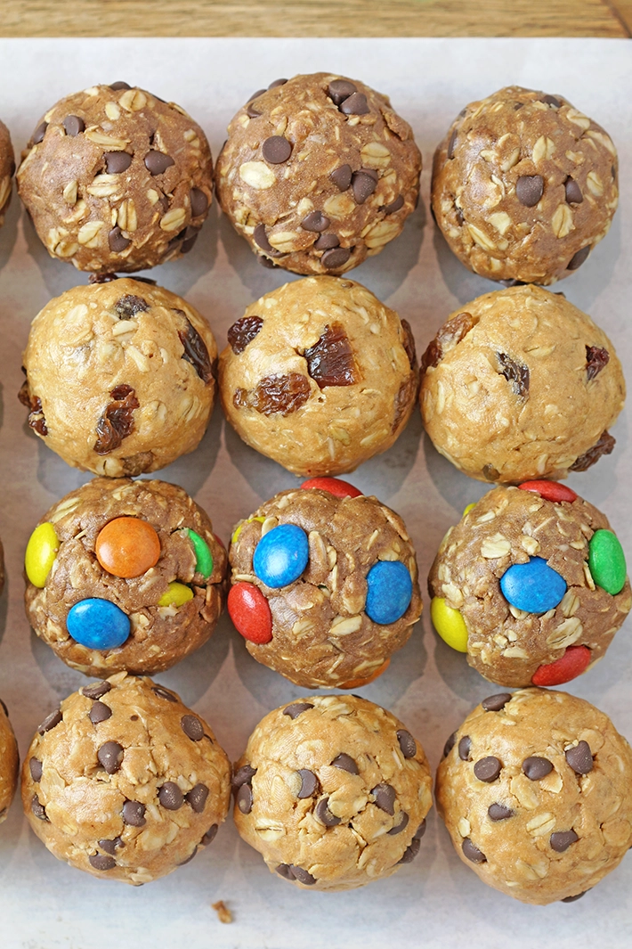 These quick and healthy no-bake protein balls made with oats, peanut butter, honey and protein powder are the perfect everyday snack. Recharge with homemade protein balls made from natural ingredients and two delicious protein flavors - vanilla and chocolate.