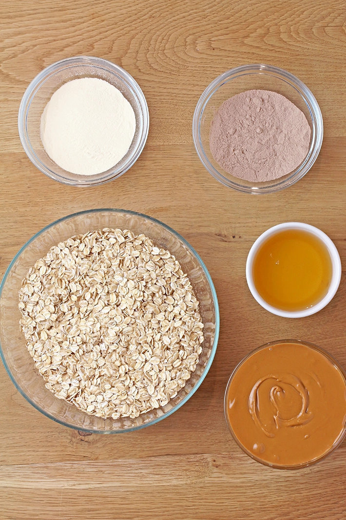 These quick and healthy no-bake protein balls made with oats, peanut butter, honey and protein powder are the perfect everyday snack. Recharge with homemade protein balls made from natural ingredients and two delicious protein flavors - vanilla and chocolate.