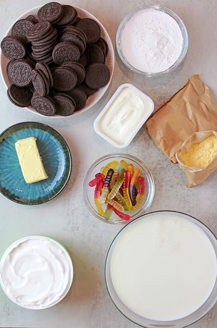 Dirt Pudding Recipe - this quick and easy make-ahead dessert made with crushed Oreos and whipped vanilla pudding topped with gummy worms will wow both kids and adults! It’s fun to prepare, so the kids will be excited to help, and it’s the perfect treat for Halloween!