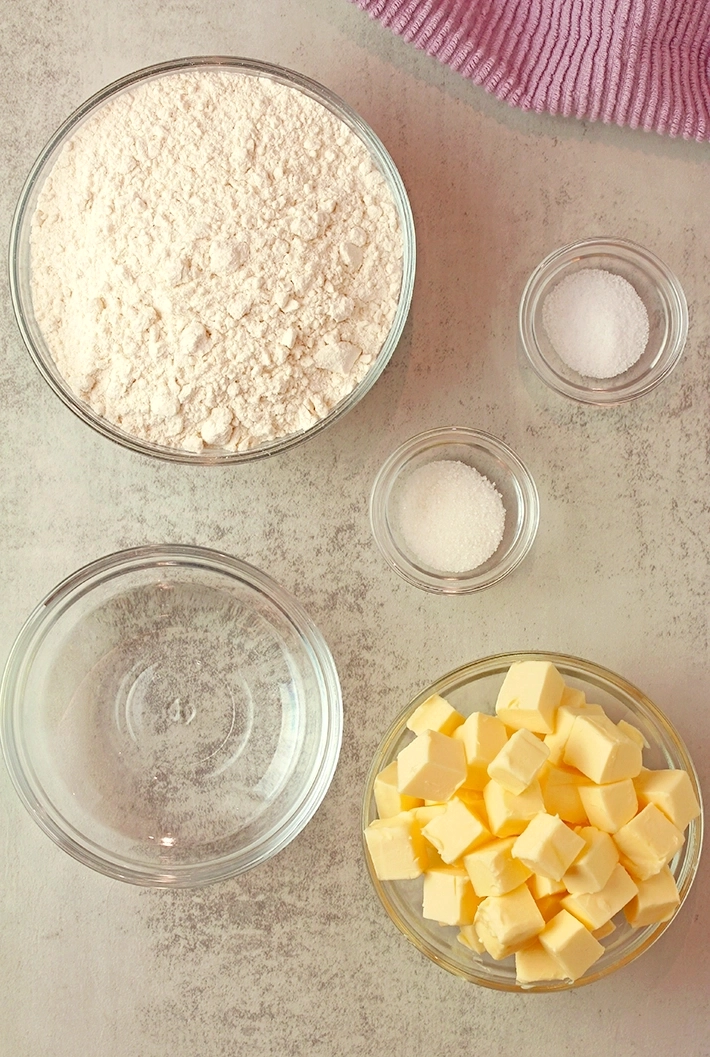 Homemade Pie Crust is an easy recipe for a flaky, buttery crust that’s perfect for any pie – sweet or savory! With Thanksgiving coming up, now is the perfect time to try the best homemade pie crust recipes and make sure your pie turns out irresistibly delicious.
