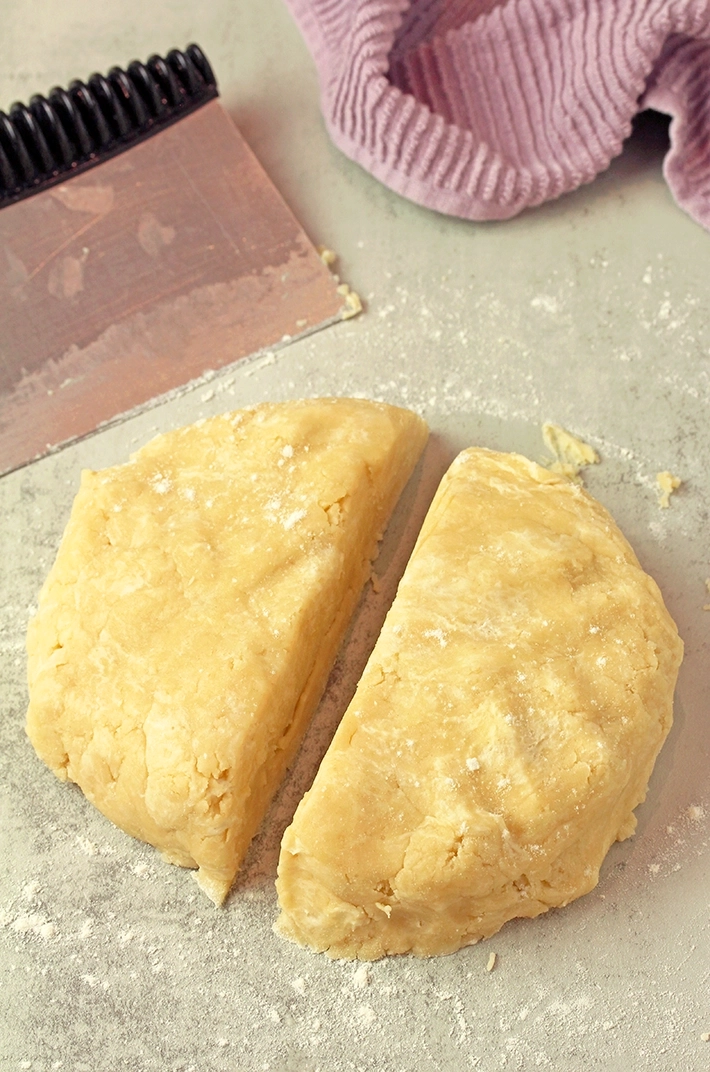 Homemade Pie Crust is an easy recipe for a flaky, buttery crust that’s perfect for any pie – sweet or savory! With Thanksgiving coming up, now is the perfect time to try the best homemade pie crust recipes and make sure your pie turns out irresistibly delicious.