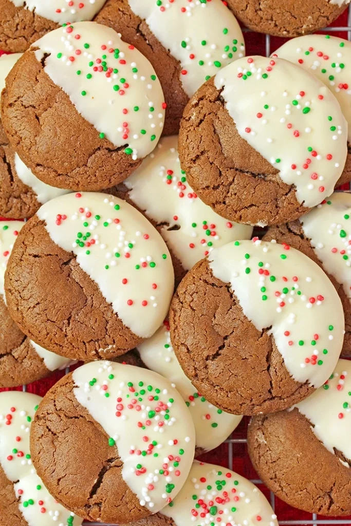 White Chocolate Dipped Gingerbread Cookies – soft, chewy and perfect for the holidays. Soft and chewy gingerbread cookies dipped in creamy white chocolate. An easy holiday recipe, perfect for gifts, cookie boxes and Christmas baking
