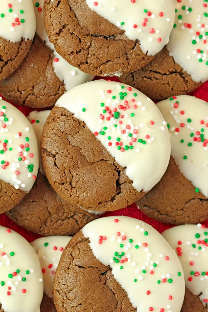 White Chocolate Dipped Gingerbread Cookies – soft, chewy and perfect for the holidays. Soft and chewy gingerbread cookies dipped in creamy white chocolate. An easy holiday recipe, perfect for gifts, cookie boxes and Christmas baking.