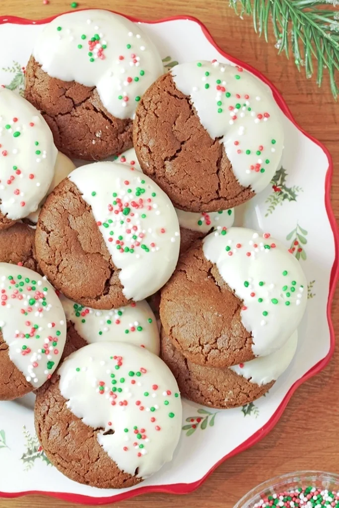 White Chocolate Dipped Gingerbread Cookies – soft, chewy and perfect for the holidays. Soft and chewy gingerbread cookies dipped in creamy white chocolate. An easy holiday recipe, perfect for gifts, cookie boxes and Christmas baking.