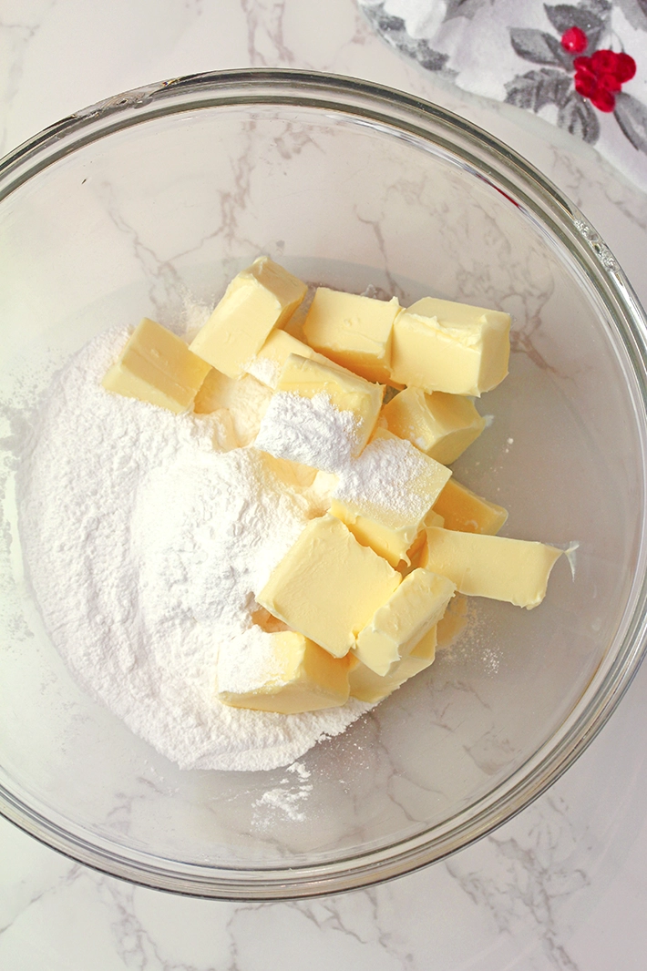 Step 1: Beat the butter and powdered sugar, then add the vanilla.