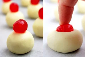 Holiday Maraschino Cherry Shortbread Cookies… Christmas, New Year, Santa Claus, Christmas Tree, Cookies… everything is about holidays these days. I am super excited and I can't wait to spend the holidays with my family. We have already started preparing and, as you know, I especially enjoy making Christmas cookies.