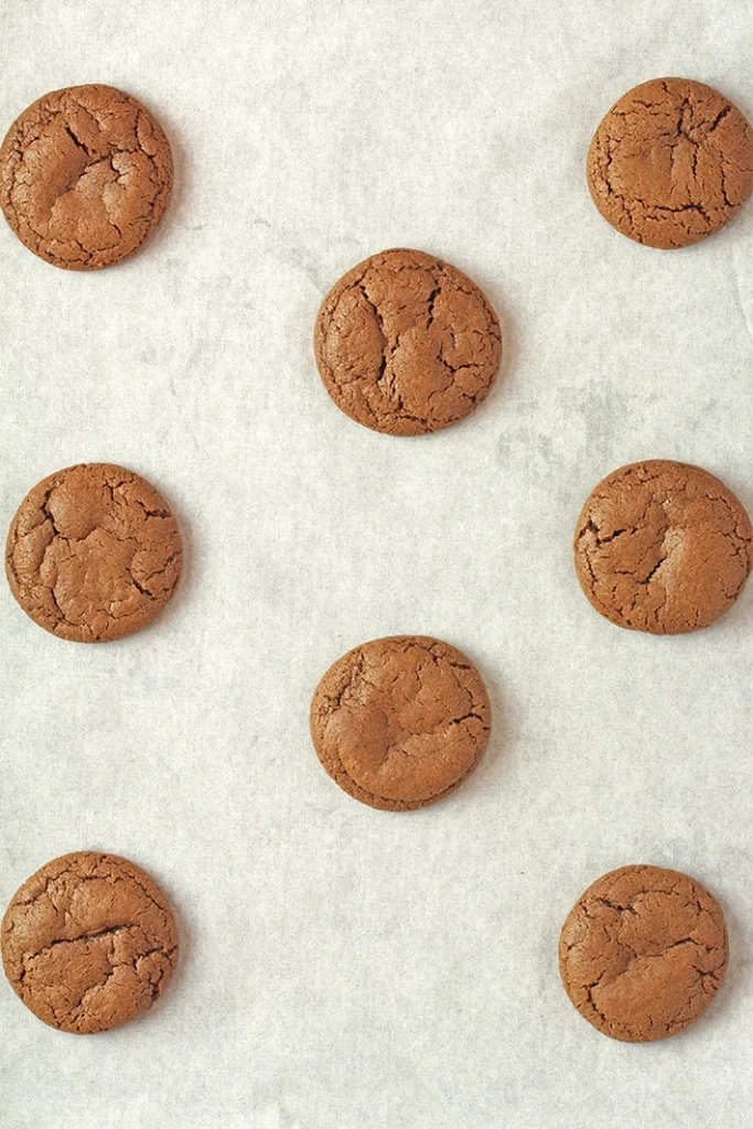 White Chocolate Dipped Gingerbread Cookies – soft, chewy and perfect for the holidays. Soft and chewy gingerbread cookies dipped in creamy white chocolate. An easy holiday recipe, perfect for gifts, cookie boxes and Christmas baking.