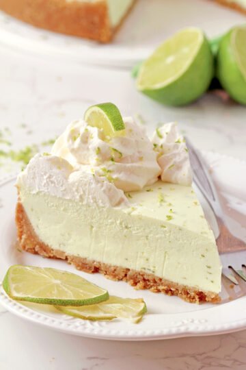 Refreshing, creamy, and simple, this Easy Key Lime Cheesecake is a tropical version of a classic dessert that anyone can make at home. It's perfect for parties, family gatherings, or anytime you're craving a sweet-and-sour treat. Make it for St. Patrick's Day or Easter and enjoy its incredible flavor.