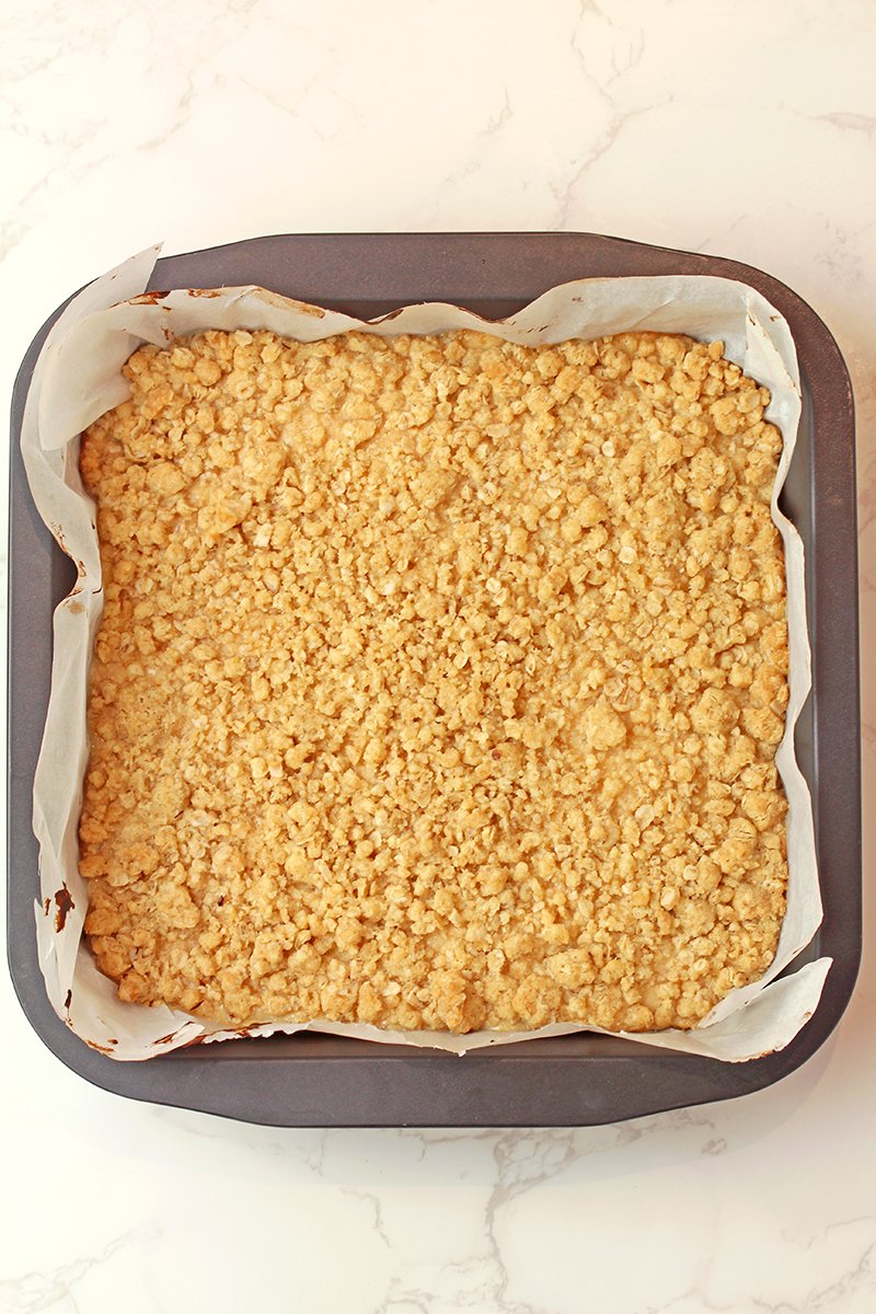Step 4 - Assemble and bake the lemon bars
Pour the lemon filling over the warm crust, then sprinkle the reserved crumb topping on top. Bake until the edges are set and the center is slightly soft.
