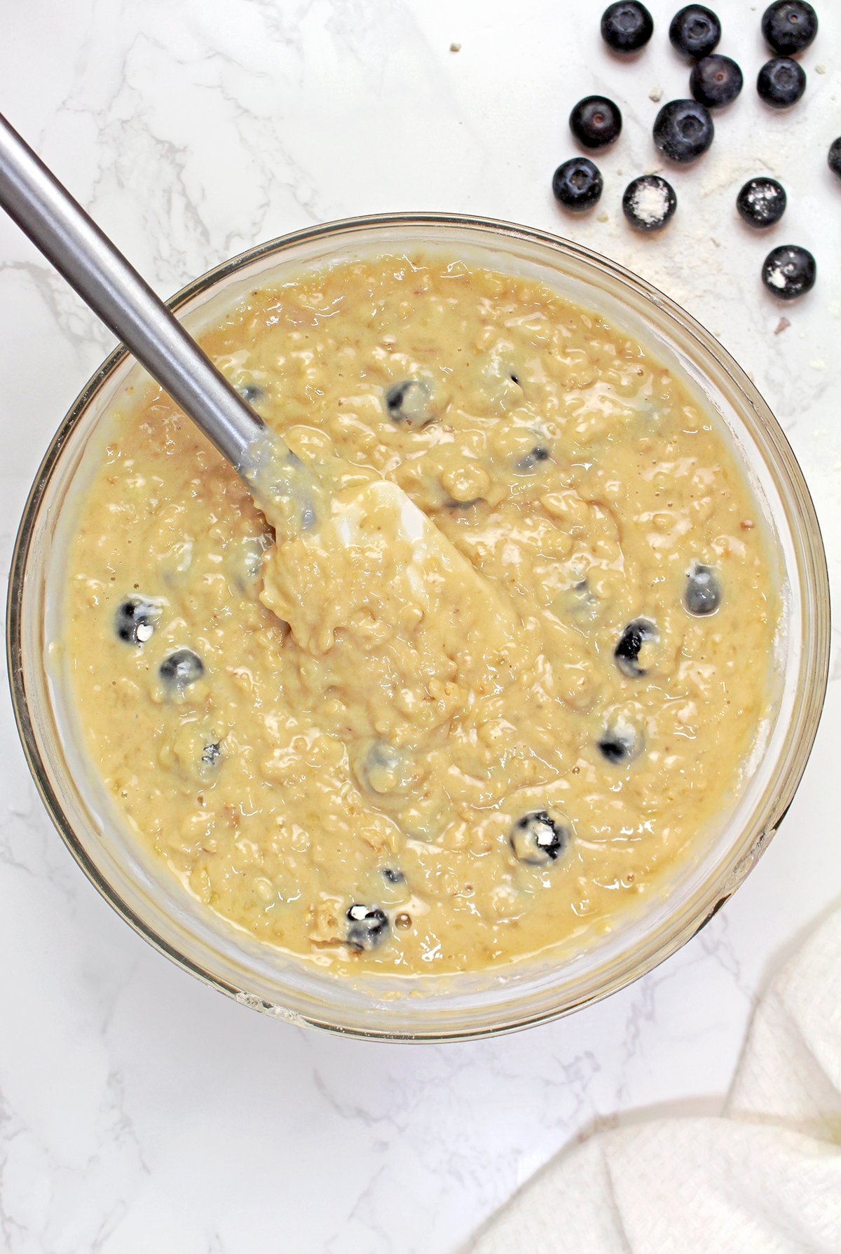 Step 5. Combine the Wet and Dry Ingredients
Fold the dry ingredients into the wet ingredients just until combined. Do not overmix.
Let the batter rest for 15-20 minutes. This simple step helps create tall, bakery-style banana blueberry muffins.