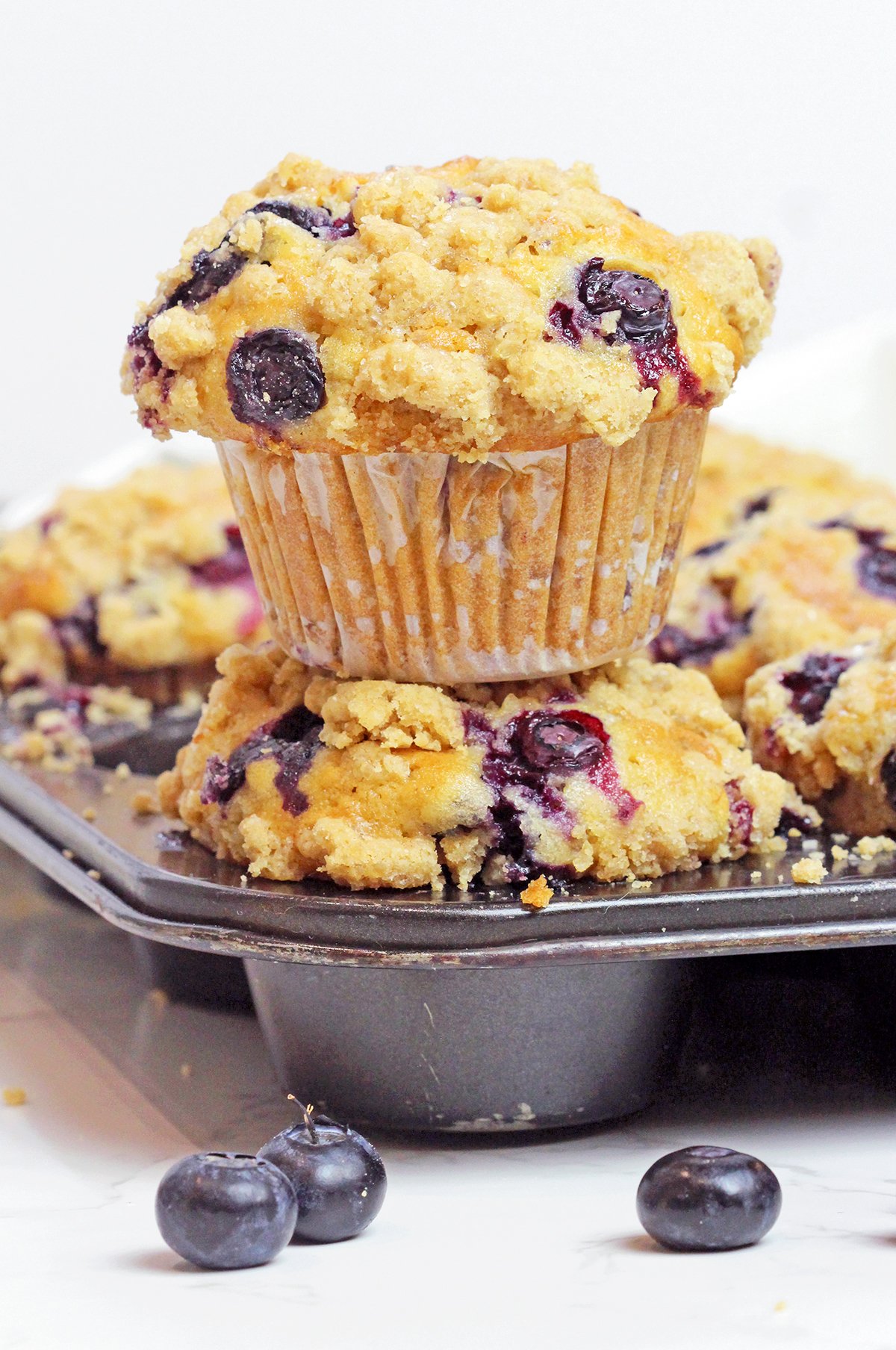 Made with ripe mashed bananas, juicy blueberries, crunchy walnuts, and topped with a buttery cinnamon streusel, these Banana Blueberry Muffins with Crumb Topping are soft, moist, and full of cozy flavor. Perfect for breakfast, brunch, or an afternoon treat, these bakery-style muffins are a delicious way to use up overripe bananas and enjoy fresh blueberries in every bite.